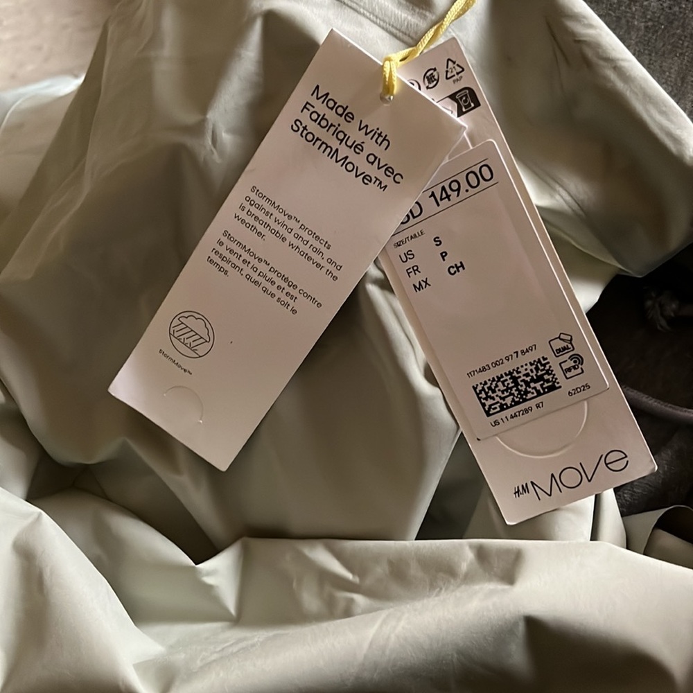 H&M Move Wind/Rain Jacket - Picture 7 of 7